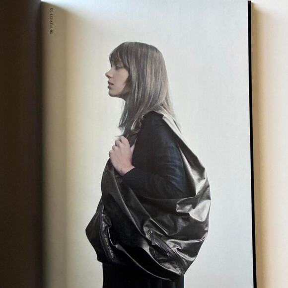 Yohji Yamamoto discord Autumn/Winter 2025 Collection catalog - Picture 2 of 4